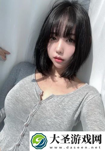 在家轻松畅享真人视频直播APP免费观看，打破无聊生活的秘密武器