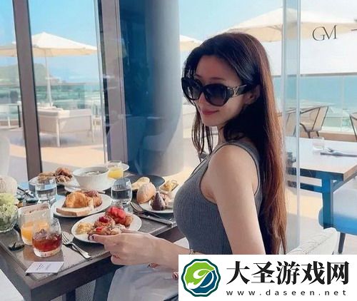 YY22TV夜月直播APP+超高人气主播带来意想不到的直播体验，网友：一夜之间成为全民热议焦点，值得一看！
