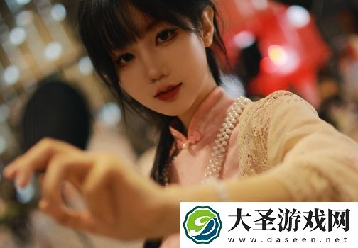 美女解说“十月”参加漫展化身千金大小姐