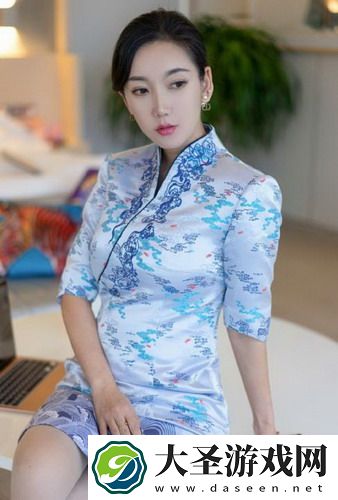 黑色双开真丝旗袍下身怎么弄引发时尚博主热议：潮流与传统的完美碰撞，穿出你的独特风格！