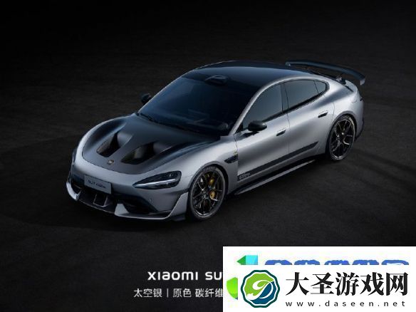 小米晒出SU7Ultra碳纤维双风道前舱盖