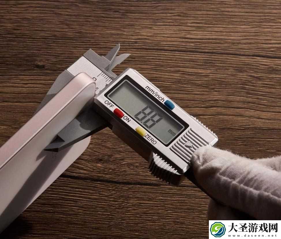 窄边小直屏/直屏超大杯! OPPO Find X8s / Find X8 Ultra真机实拍图赏