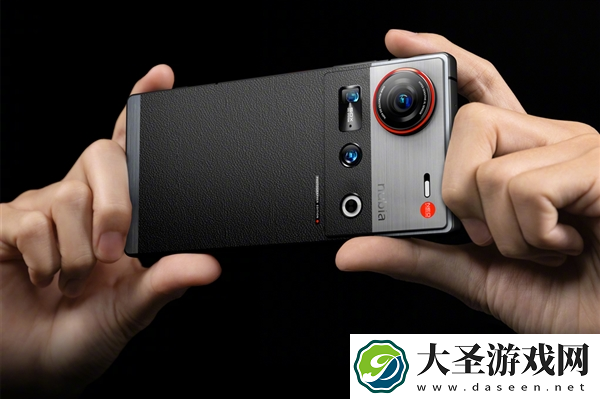 友商纷纷跟进！努比亚Z70S Ultra摄影师版将采用35mm高定主摄