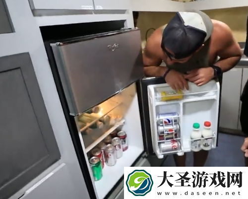 教授在水底生活100天