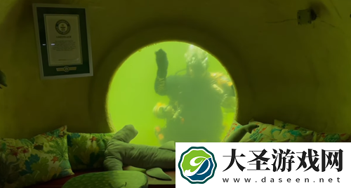 教授在水底生活100天
