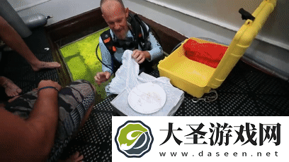 教授在水底生活100天