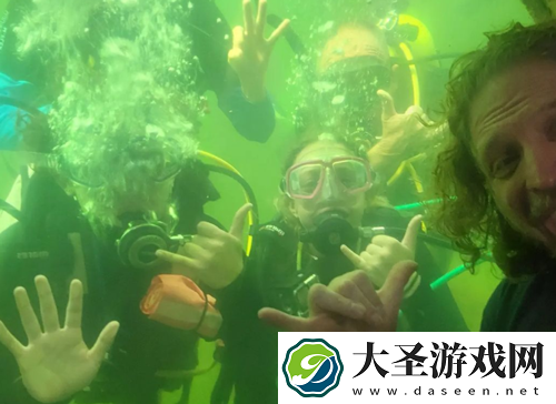 教授在水底生活100天