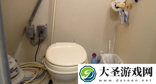 教授在水底生活100天