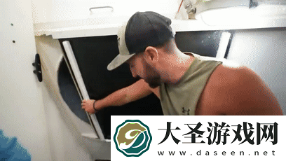 教授在水底生活100天