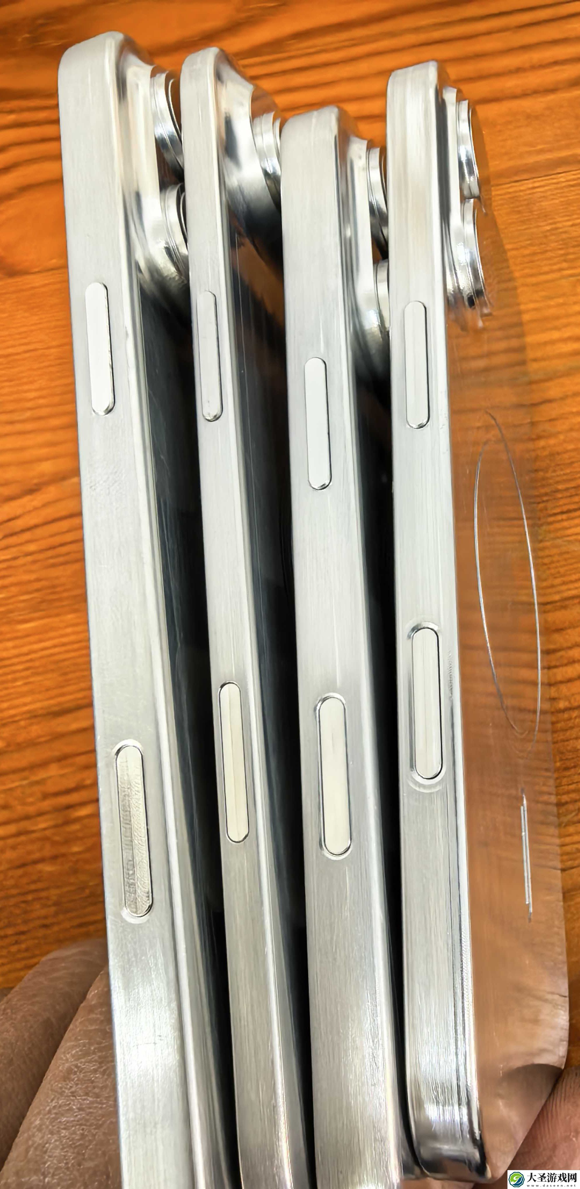 苹果 iPhone 17 / Pro 系列模型机曝光