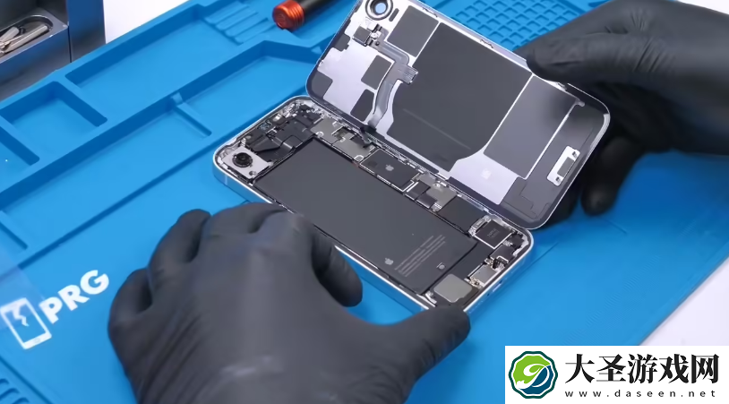 iPhone 16e 可改装支持 MagSafe 无线充电