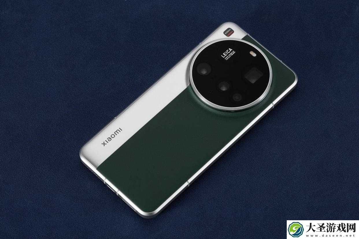 史上第一次双拼色! 小米 15 Ultra松柏绿手机图赏