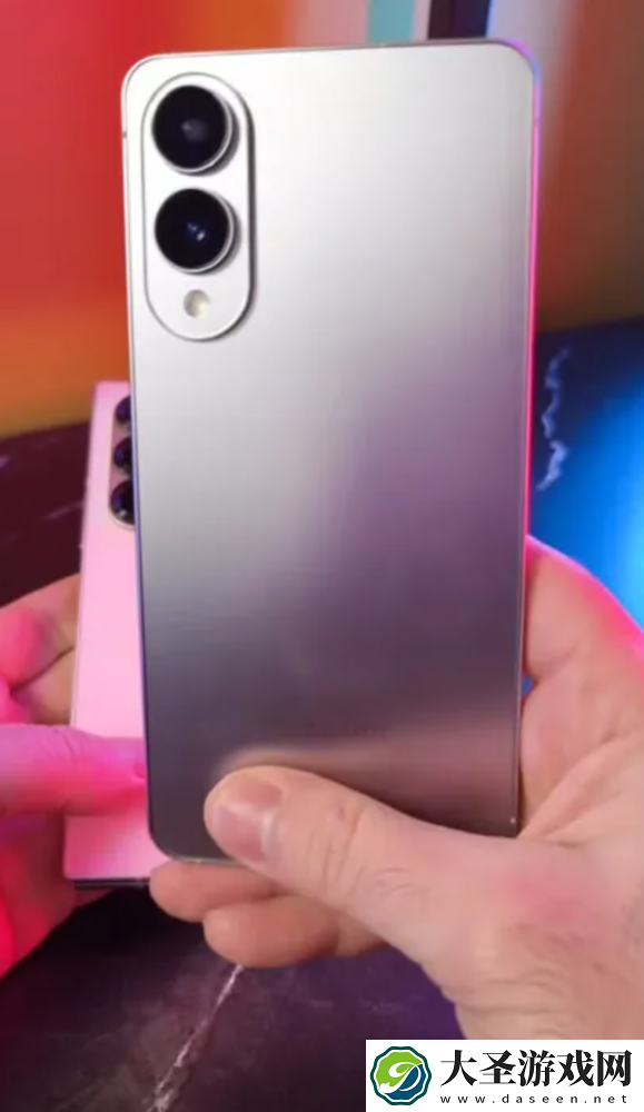 三星Galaxy S25 Edge真机视频泄露