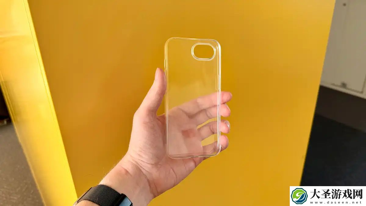 苹果 iPhone SE 4 手机壳曝光